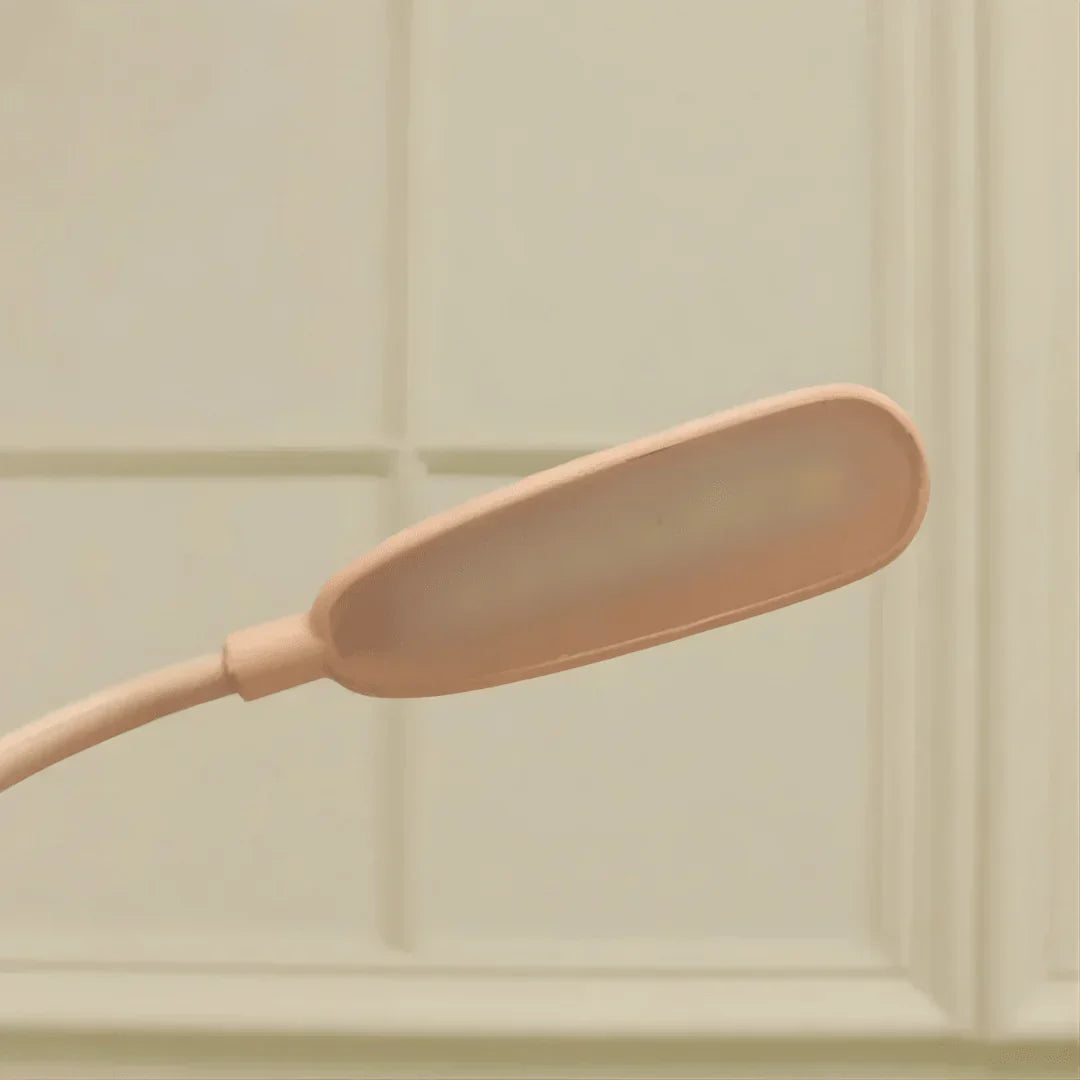 Lámpara de lectura infantil con LED suave y cuello flexible, recargable por USB