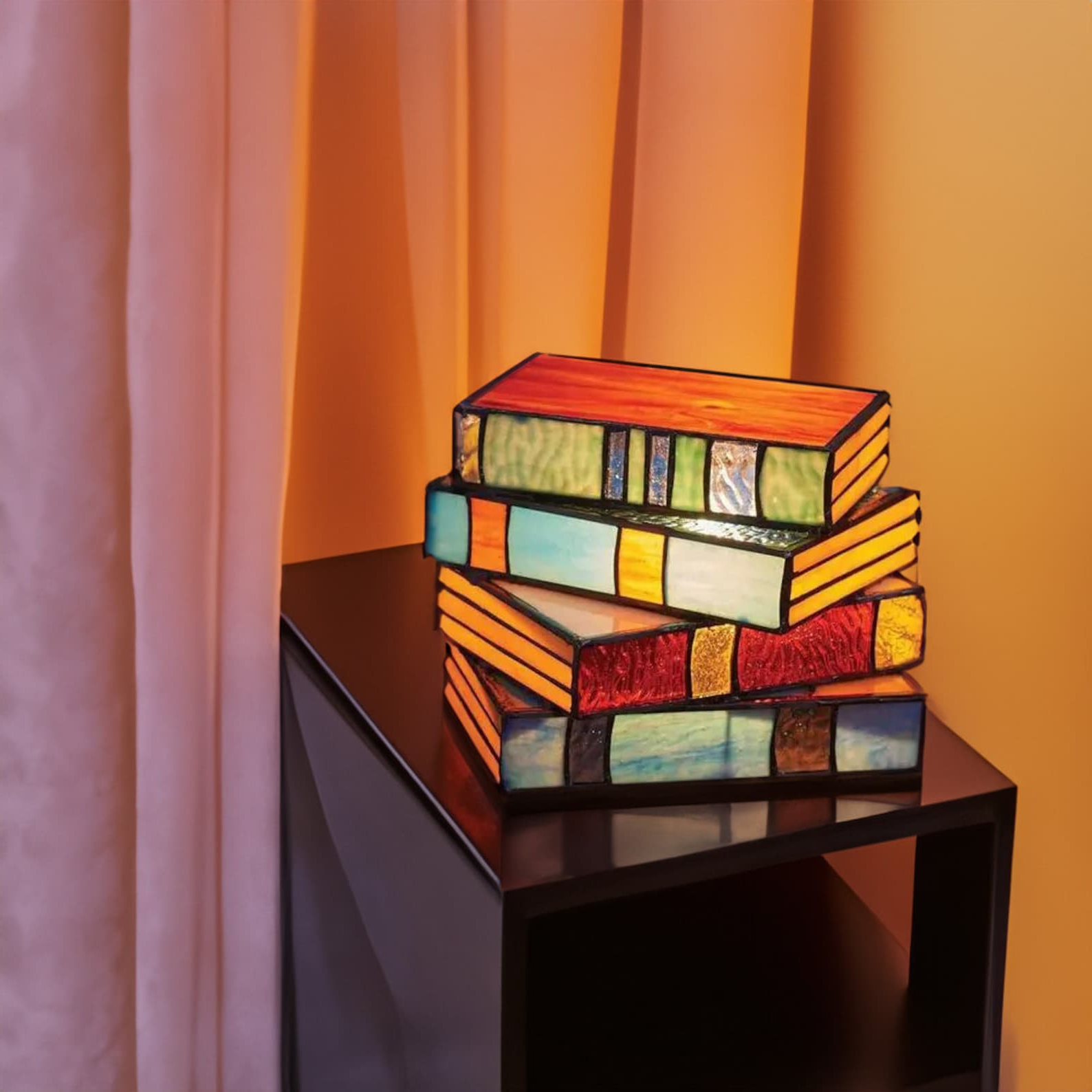 Lámpara de libros de vidrio emplomado