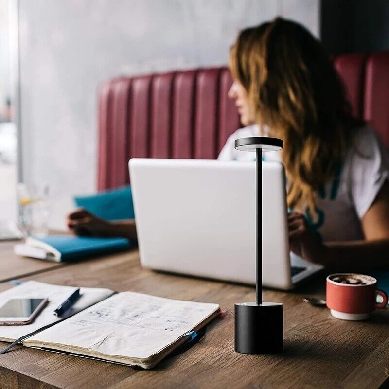 Lámpara de mesa LED inalámbrica recargable moderna para salón