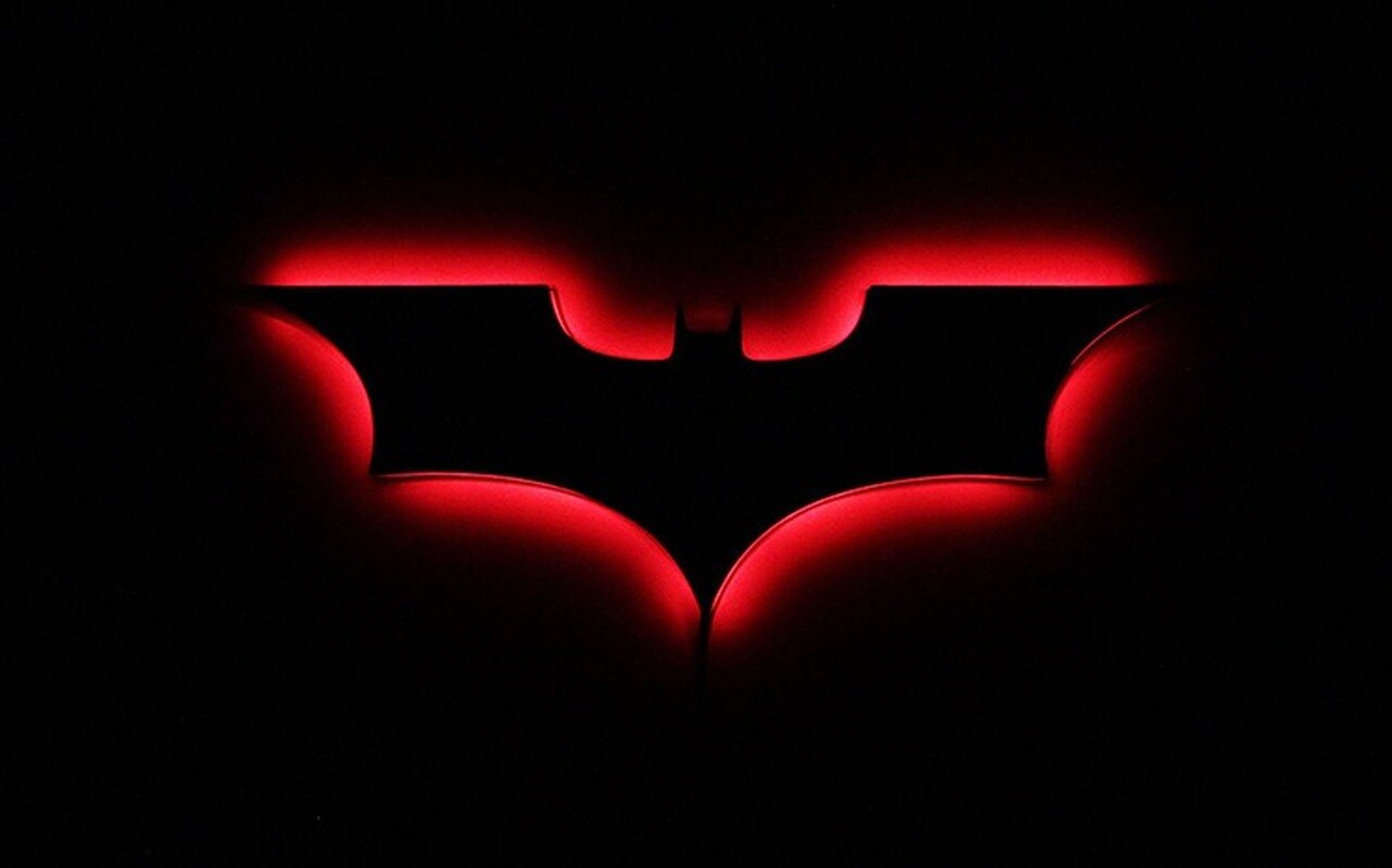 Lámpara LED de pared Batman con mando a distancia inalámbrico y cambio de color