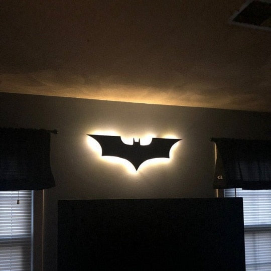 Lámpara LED de pared Batman con mando a distancia inalámbrico y cambio de color