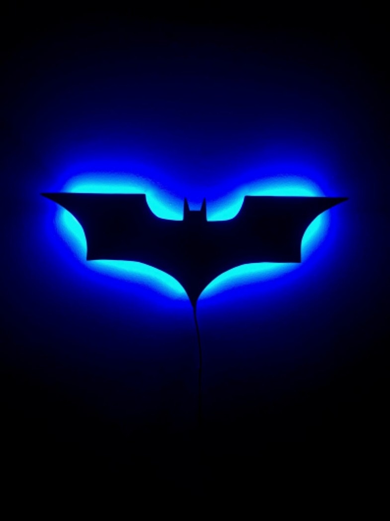 Lámpara LED de pared Batman con mando a distancia inalámbrico y cambio de color