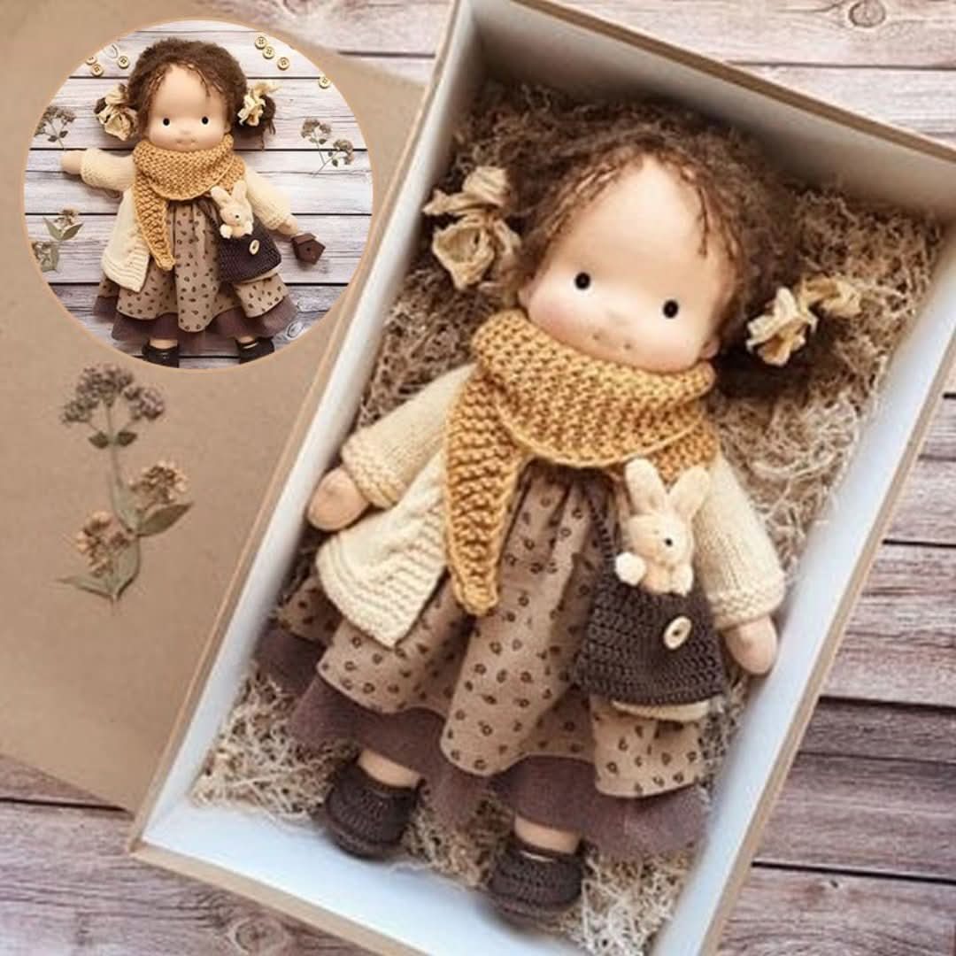 Muñeca Waldorf artesanal en materiales naturales - 30 cm