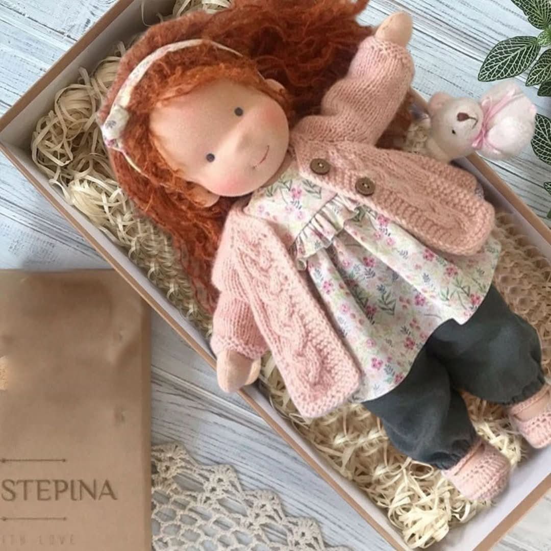 Muñeca Waldorf artesanal en materiales naturales - 30 cm