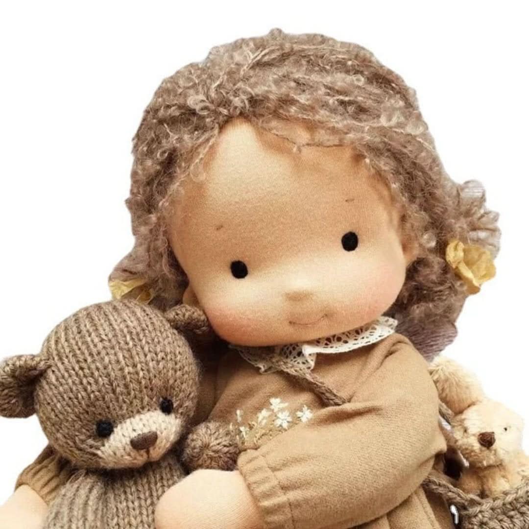 Muñeca Waldorf artesanal en materiales naturales - 30 cm
