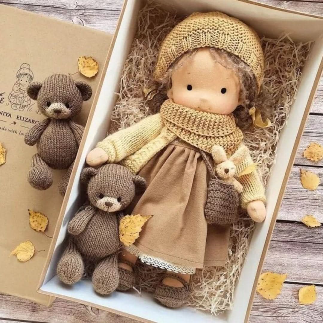 Muñeca Waldorf artesanal en materiales naturales - 30 cm