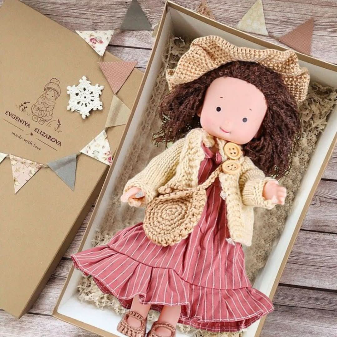 Muñeca Waldorf artesanal en materiales naturales - 30 cm