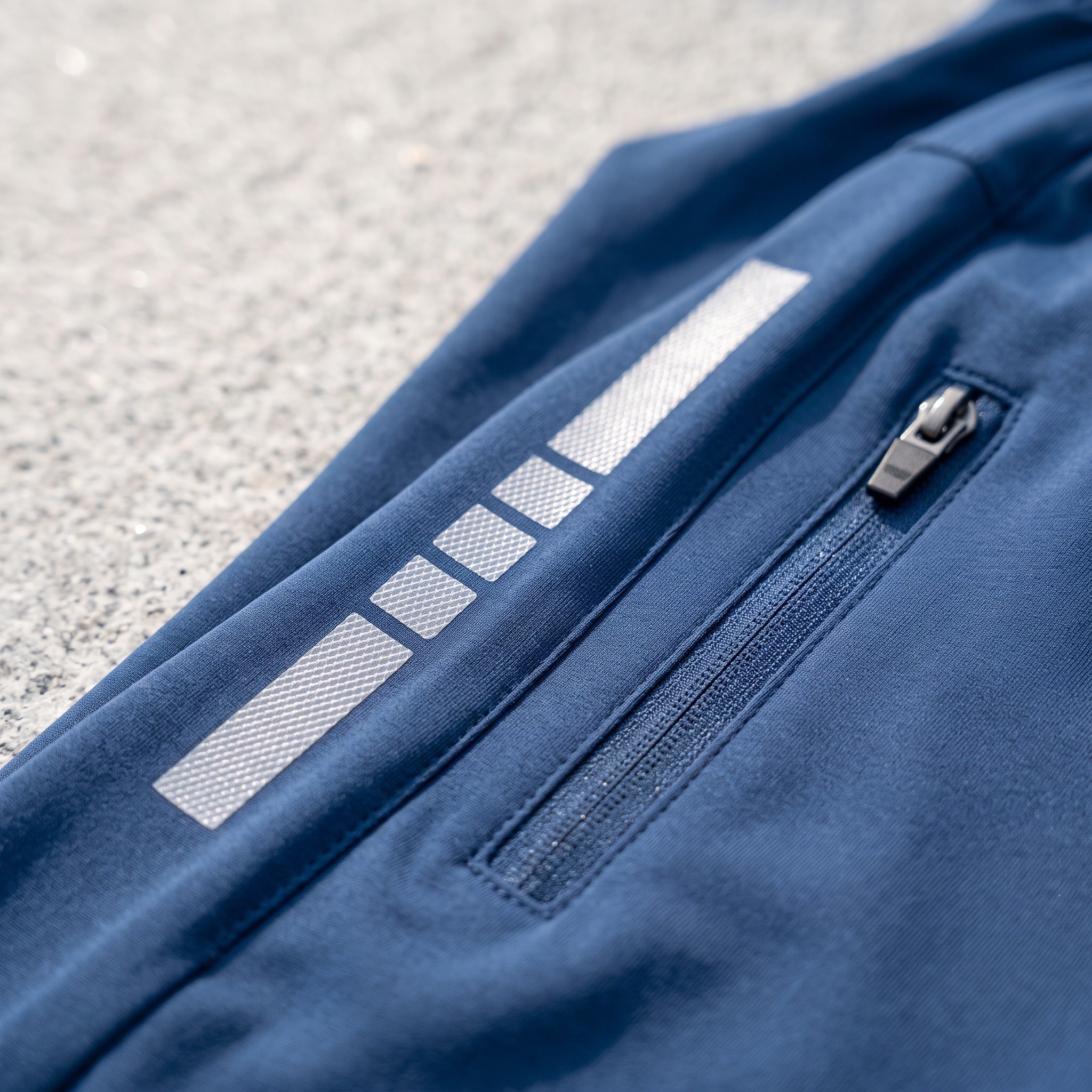 Pantalones deportivos transpirables para hombre con detalles reflectantes y cordón ajustable