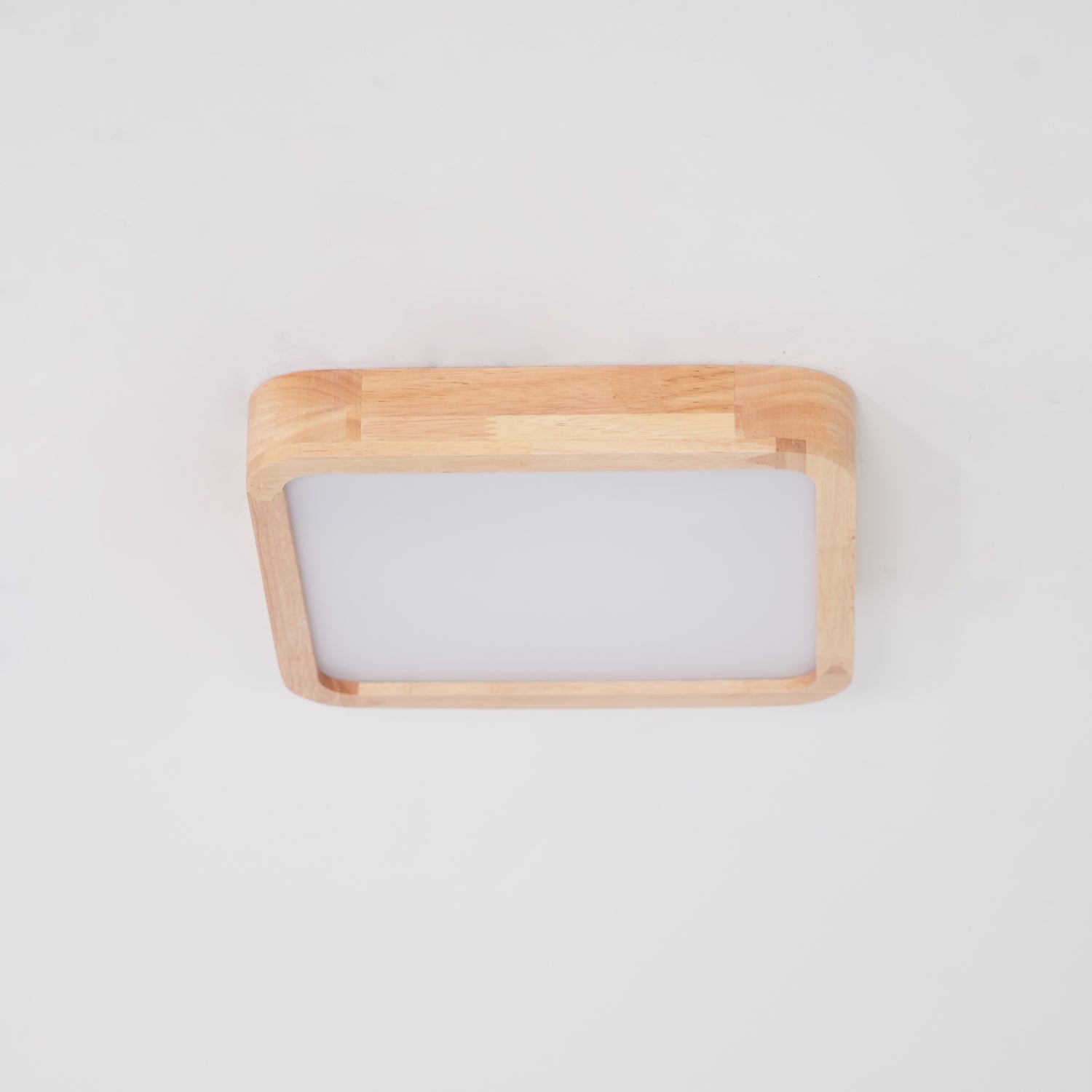 Plafón LED de techo de madera con diseño geométrico