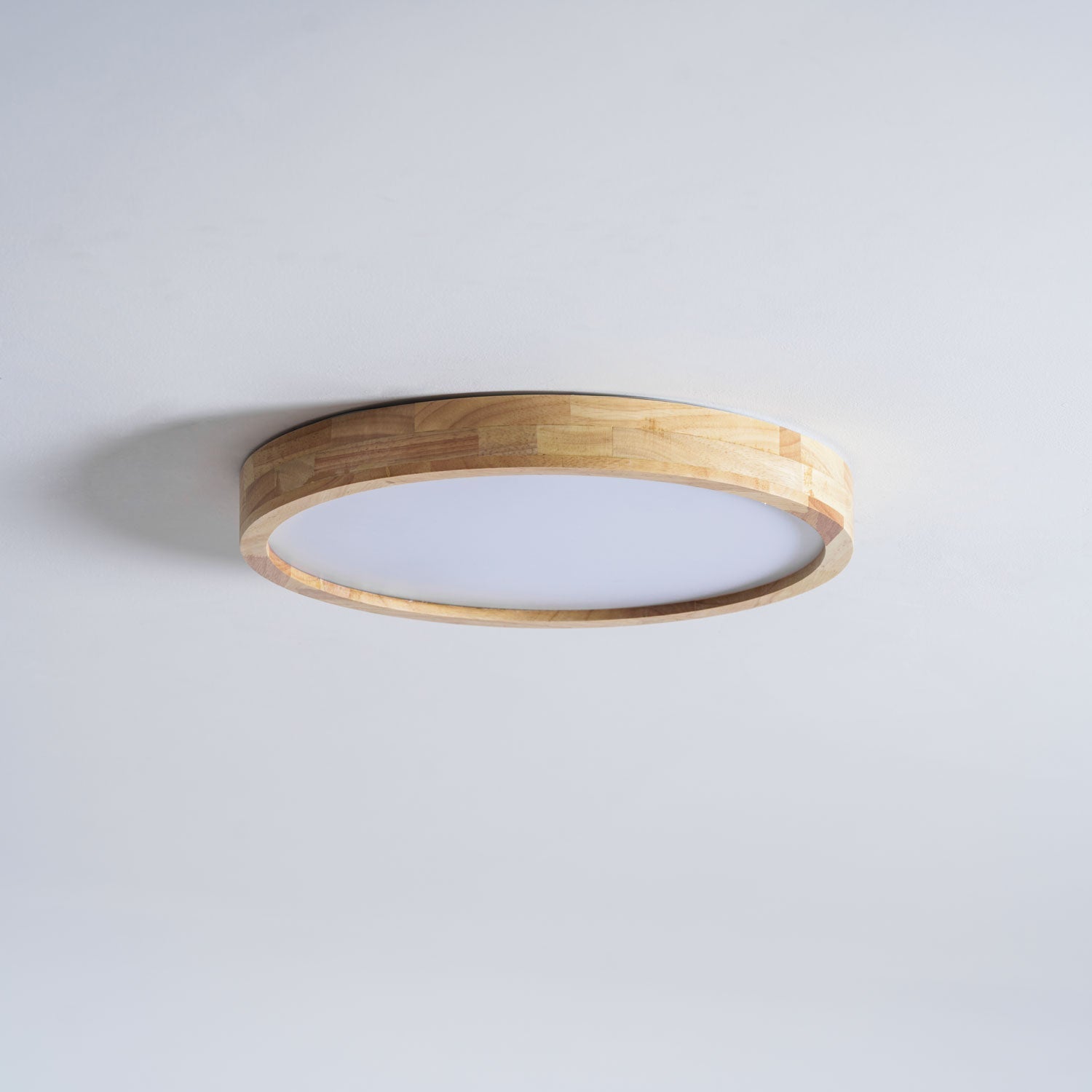 Plafón LED de techo de madera con diseño geométrico
