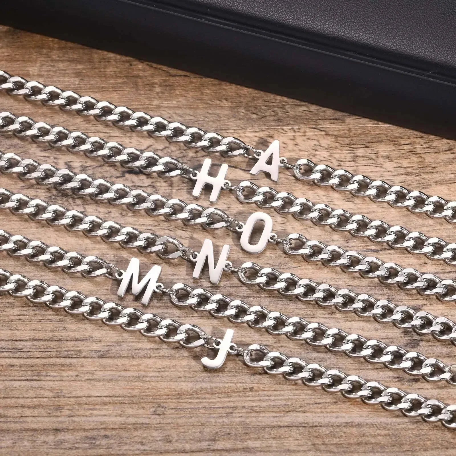Pulsera cubana con inicial para parejas