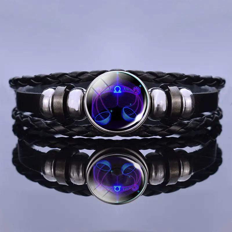 Pulsera de cuero con amuleto astrológico