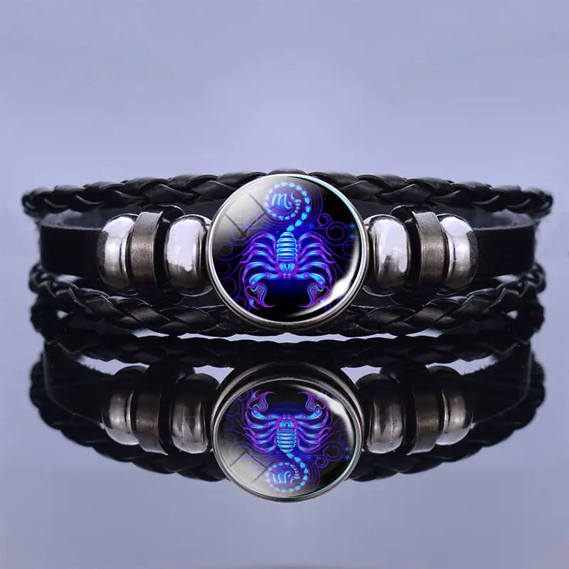Pulsera de cuero con amuleto astrológico