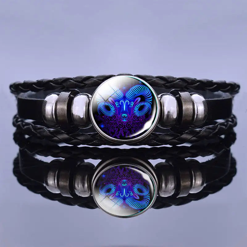 Pulsera de cuero con amuleto astrológico