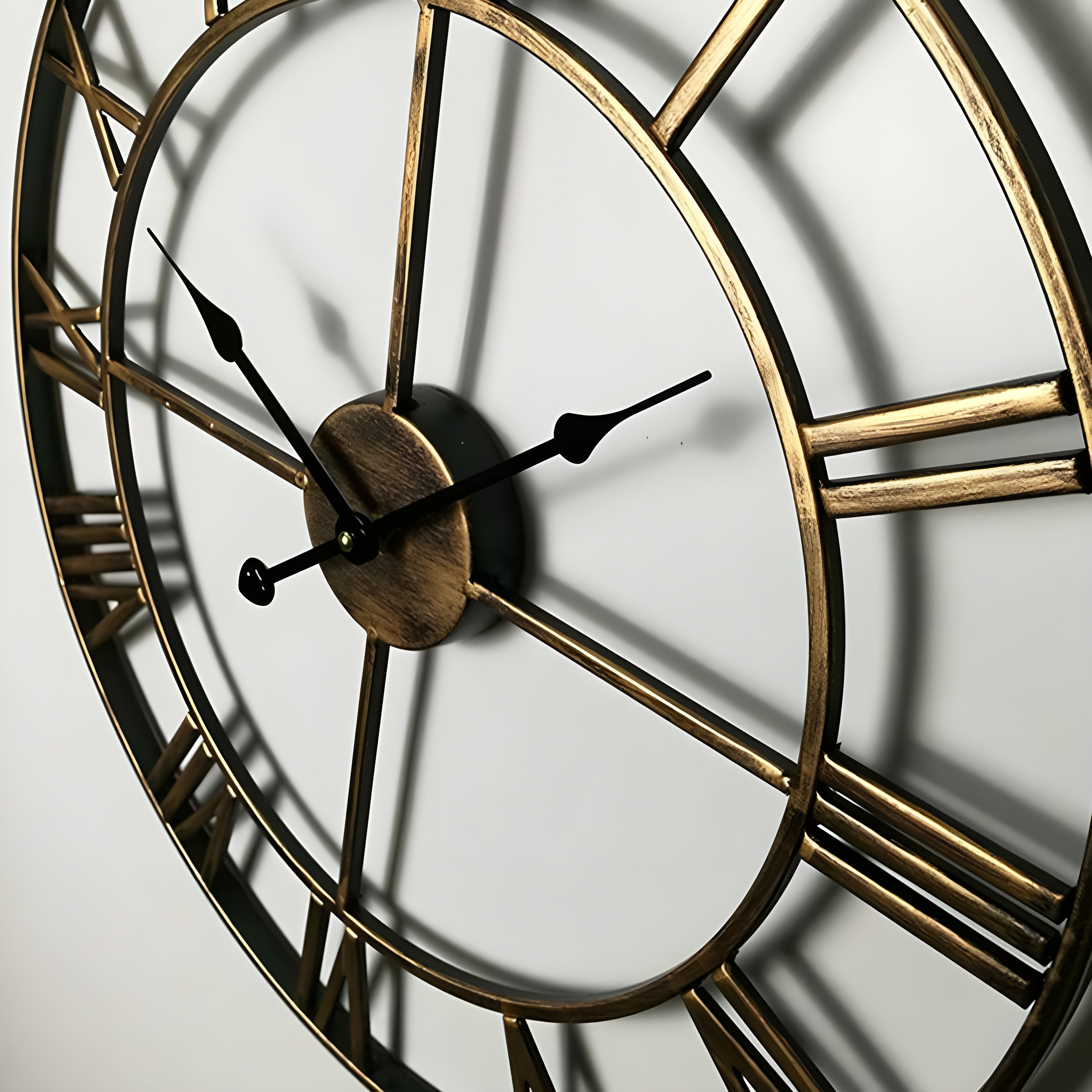 Reloj de pared de hierro con números romanos diseño silencioso