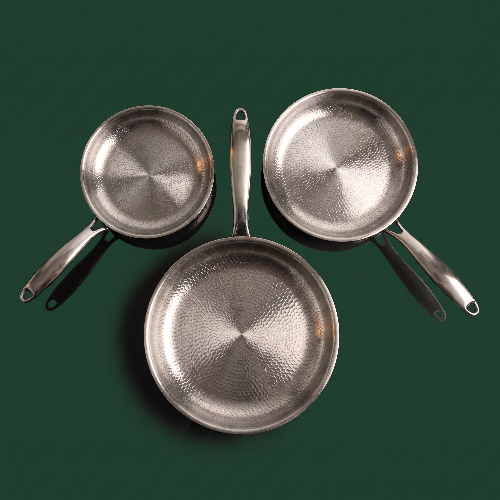 Set de 3 sartenes de titanio martillado a mano de 24, 26 y 28 cm