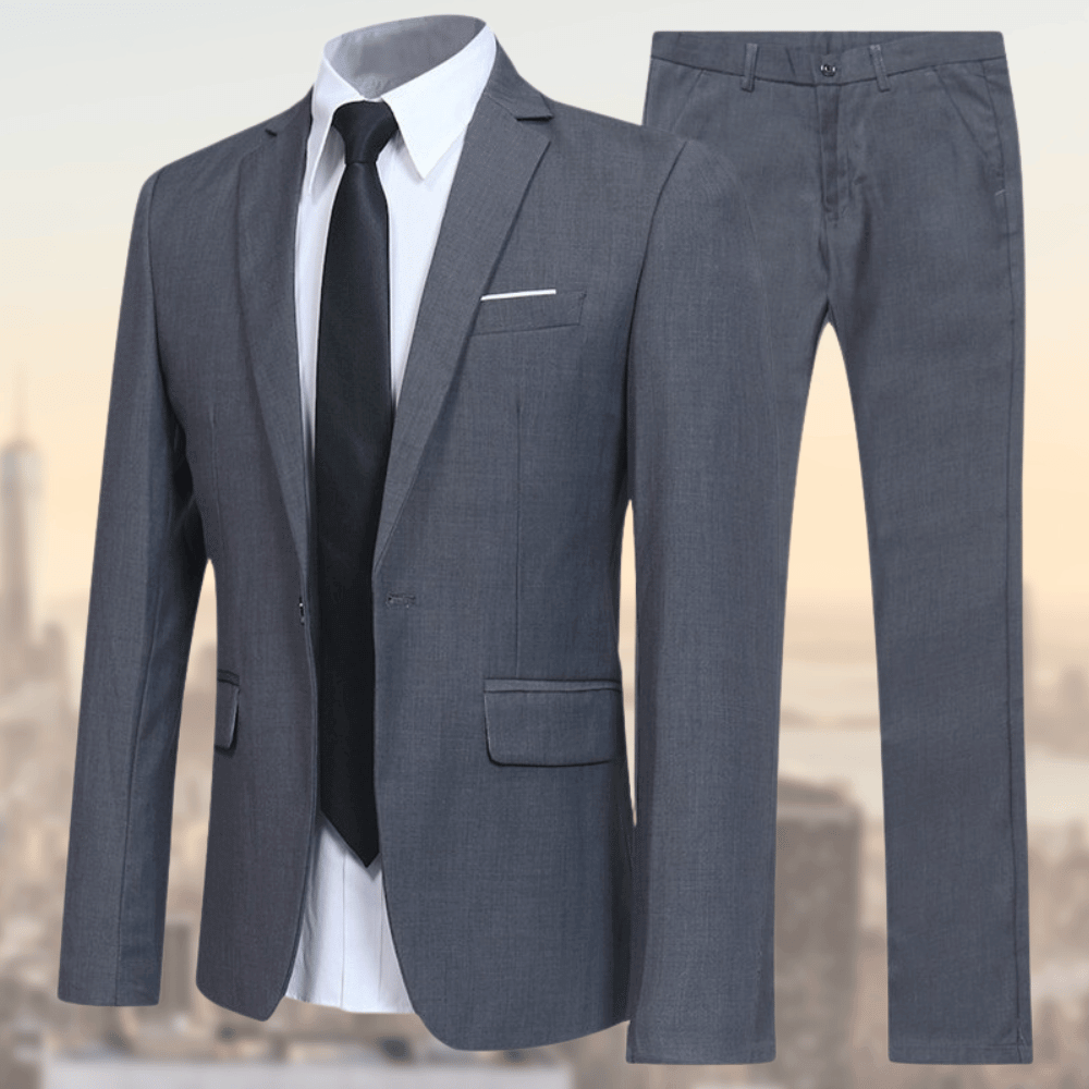 Traje de negocios entallado refinado