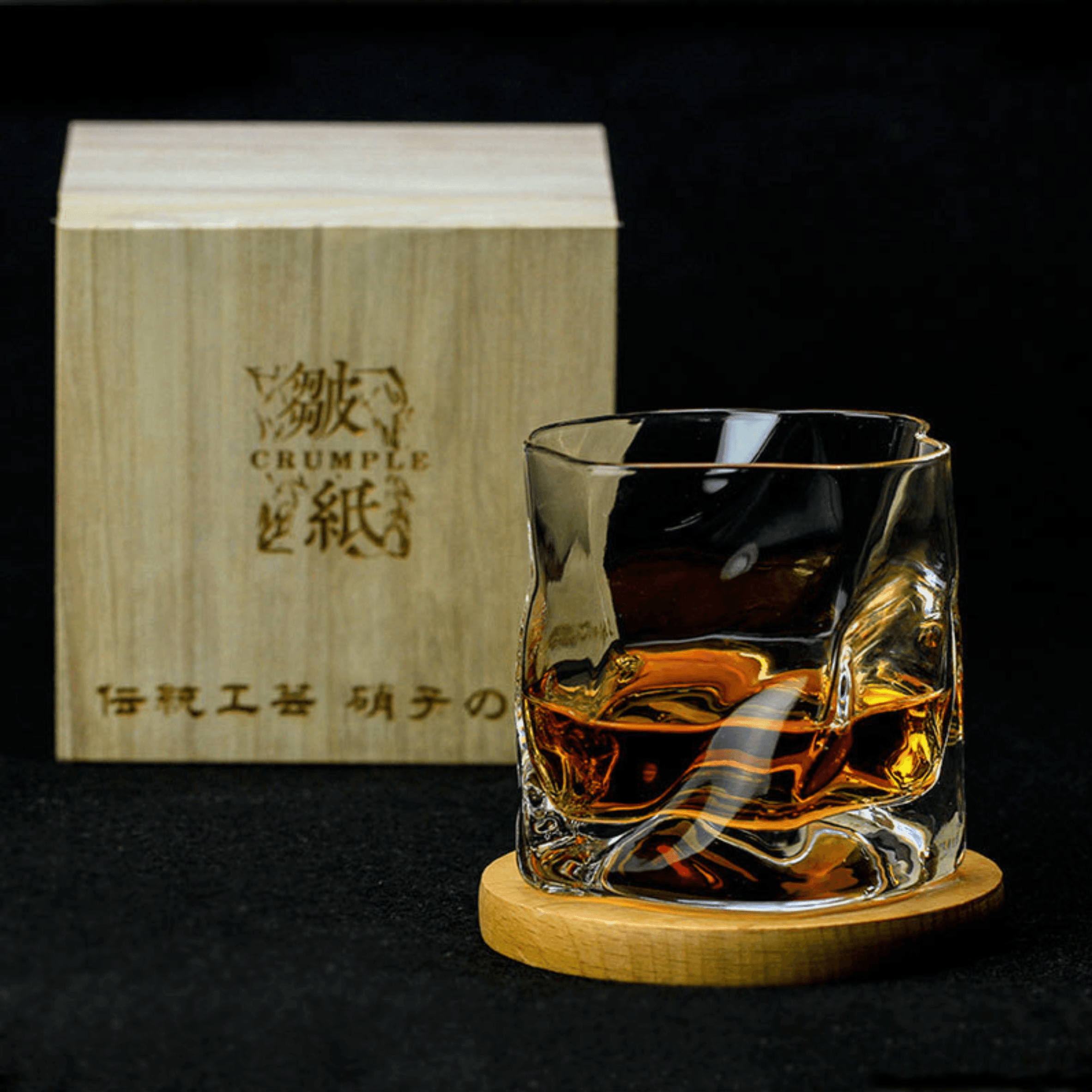 Vaso de whisky japonés Edo Kiriko con cuerpo arrugado