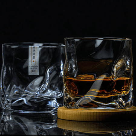 Vaso de whisky japonés Edo Kiriko con cuerpo arrugado