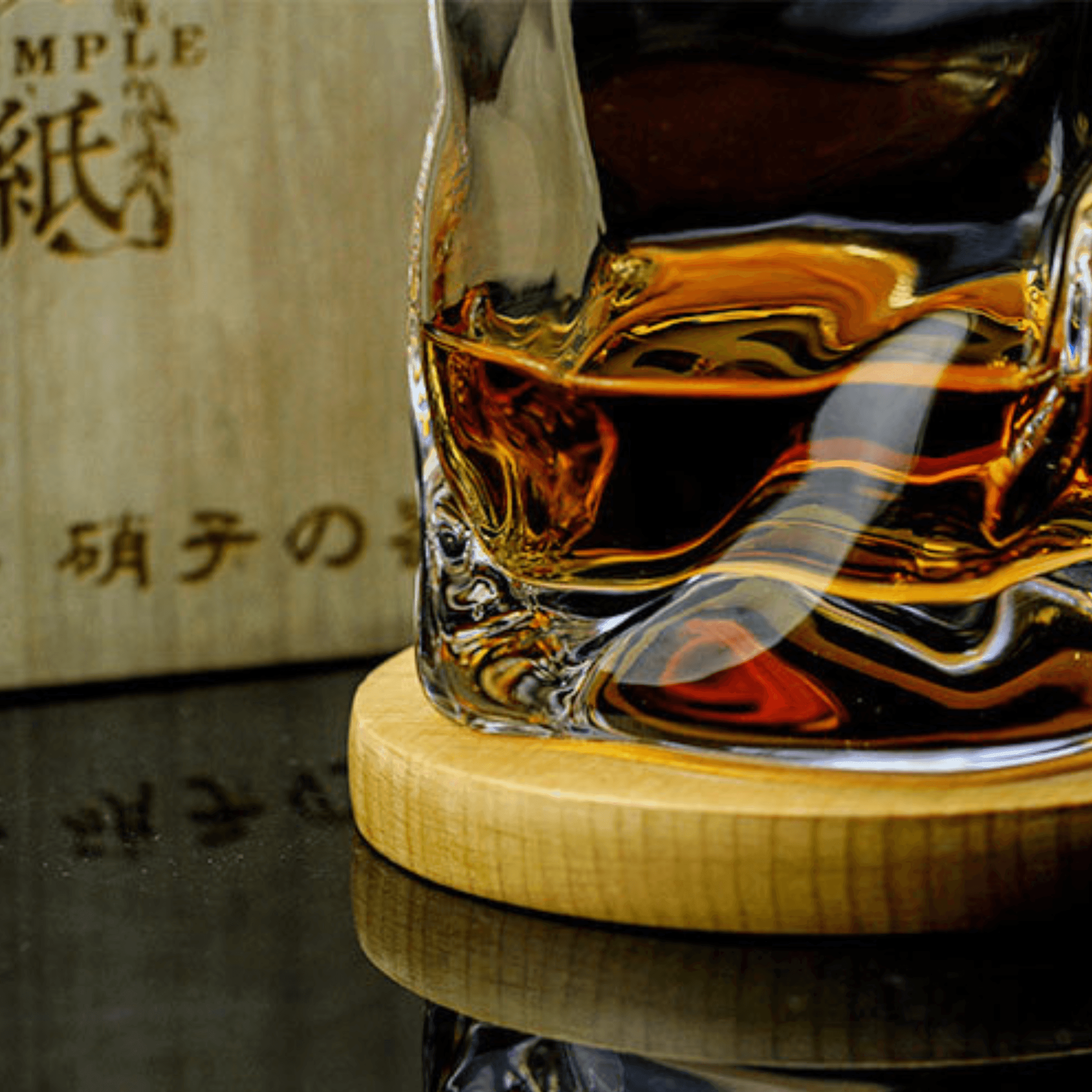 Vaso de whisky japonés Edo Kiriko con cuerpo arrugado