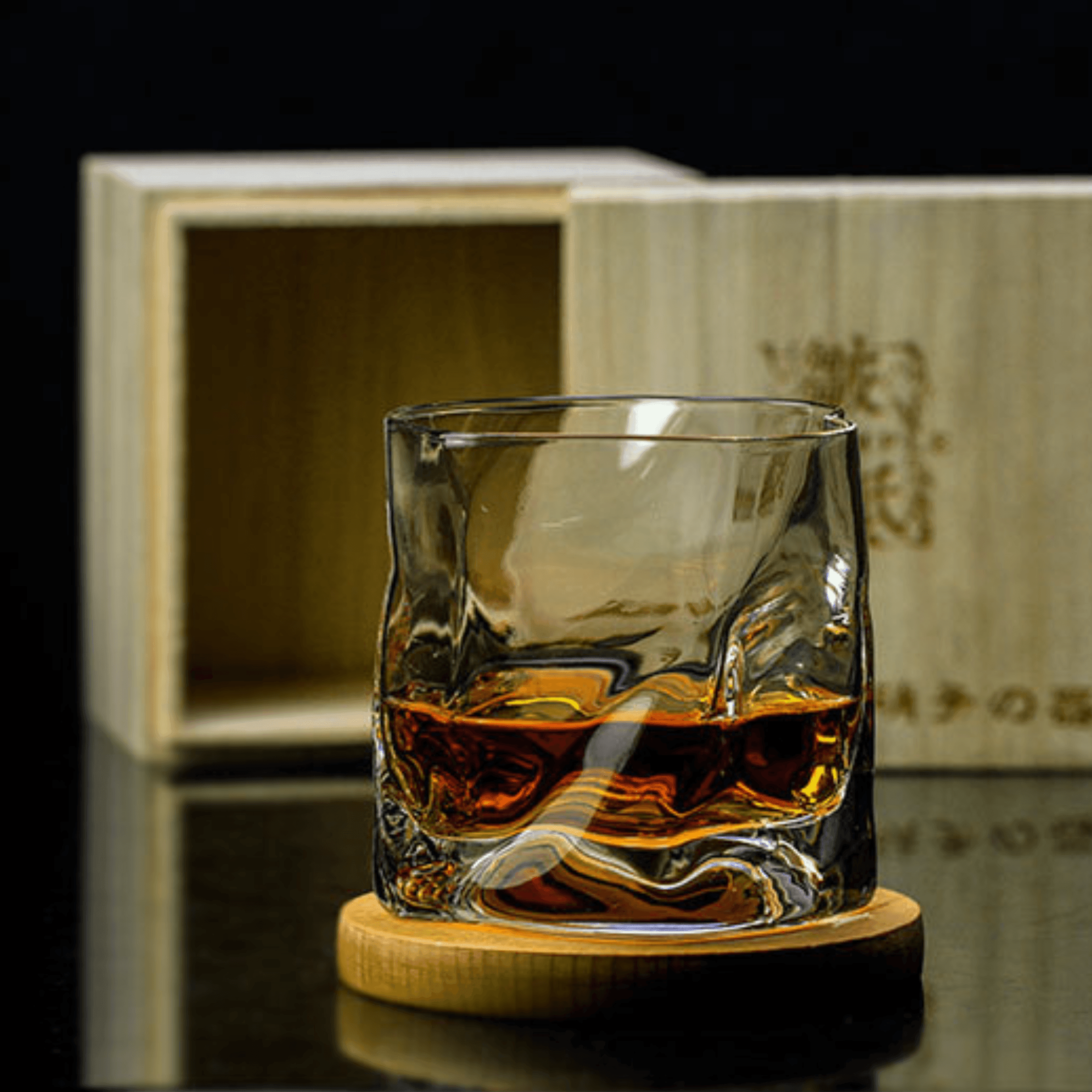 Vaso de whisky japonés Edo Kiriko con cuerpo arrugado