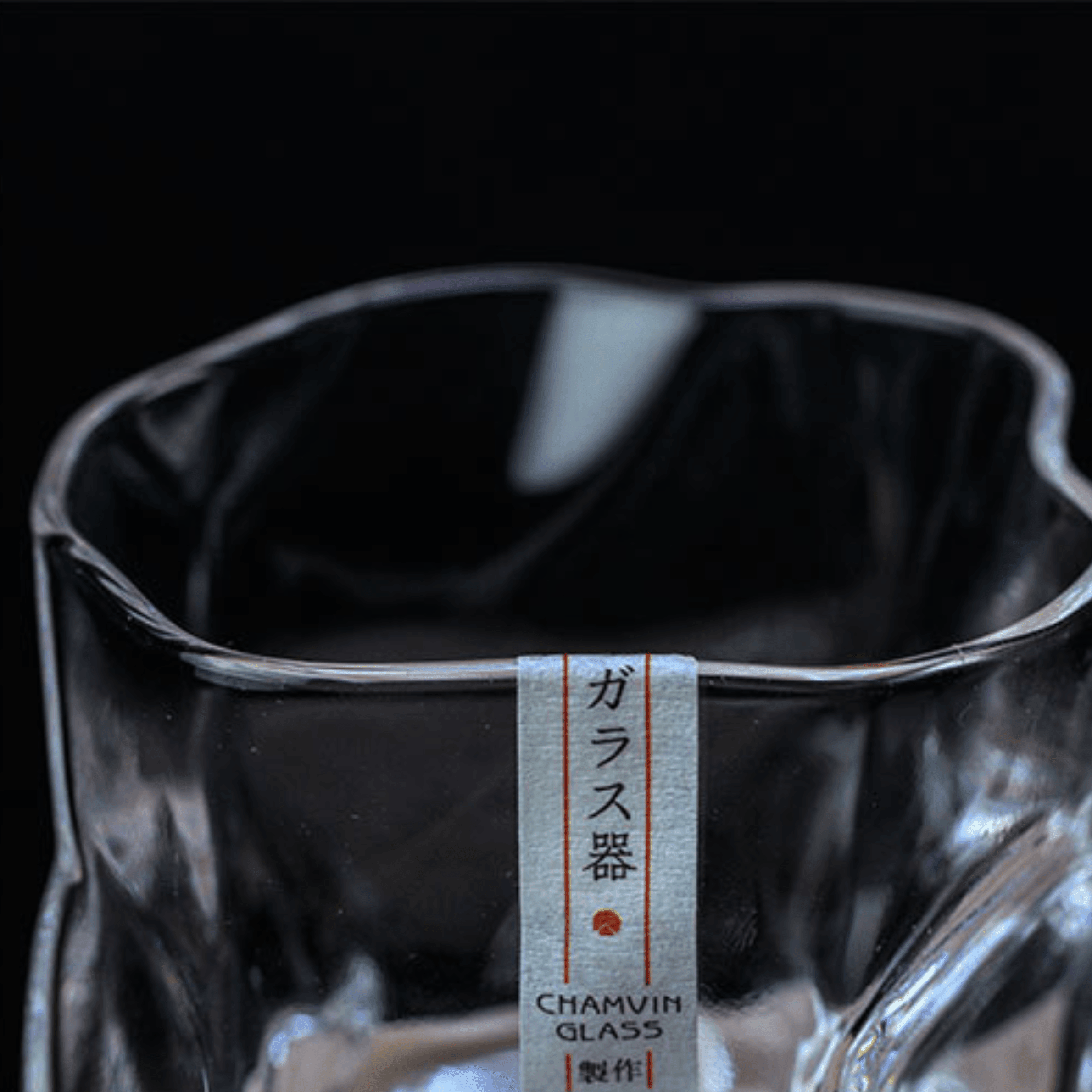 Vaso de whisky japonés Edo Kiriko con cuerpo arrugado