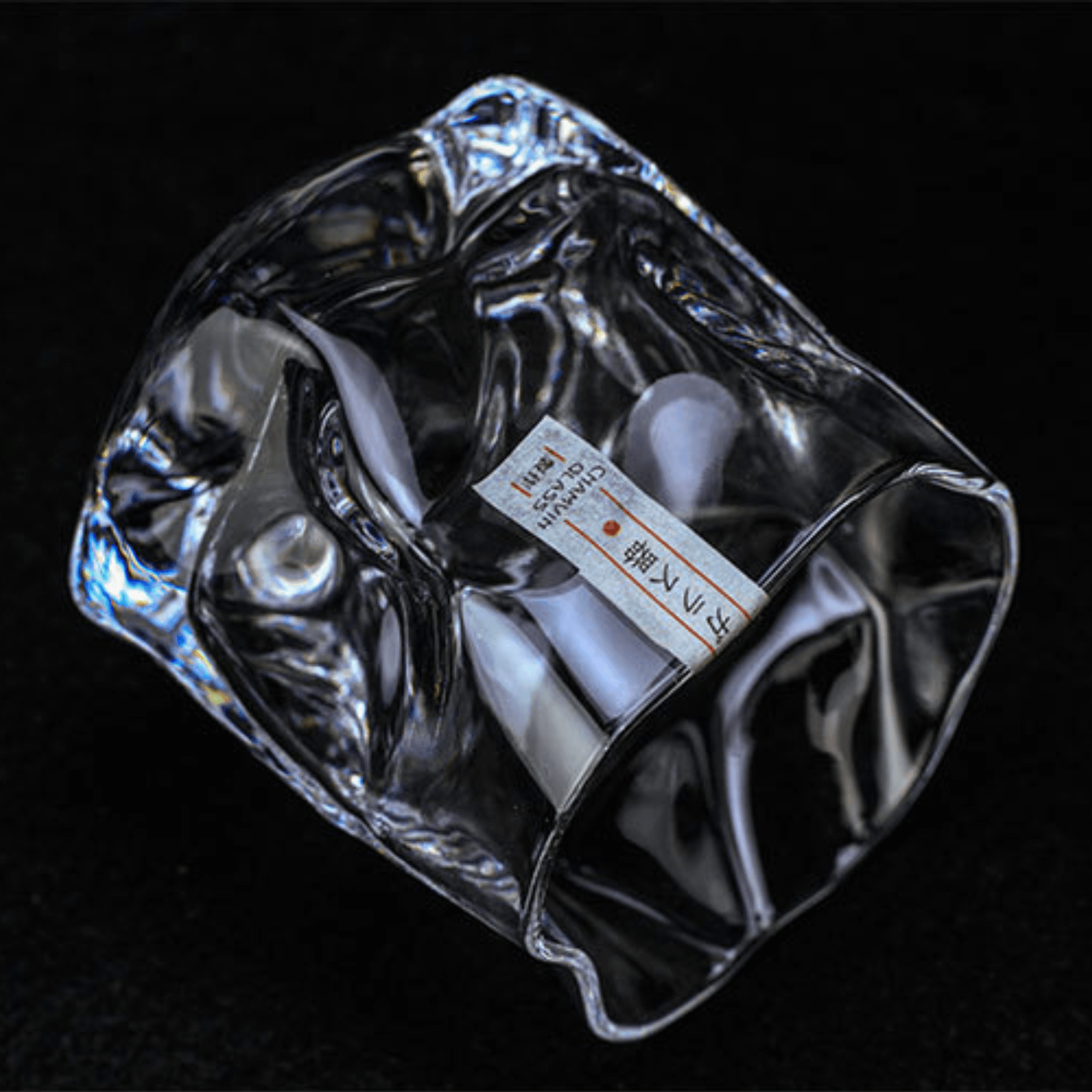 Vaso de whisky japonés Edo Kiriko con cuerpo arrugado