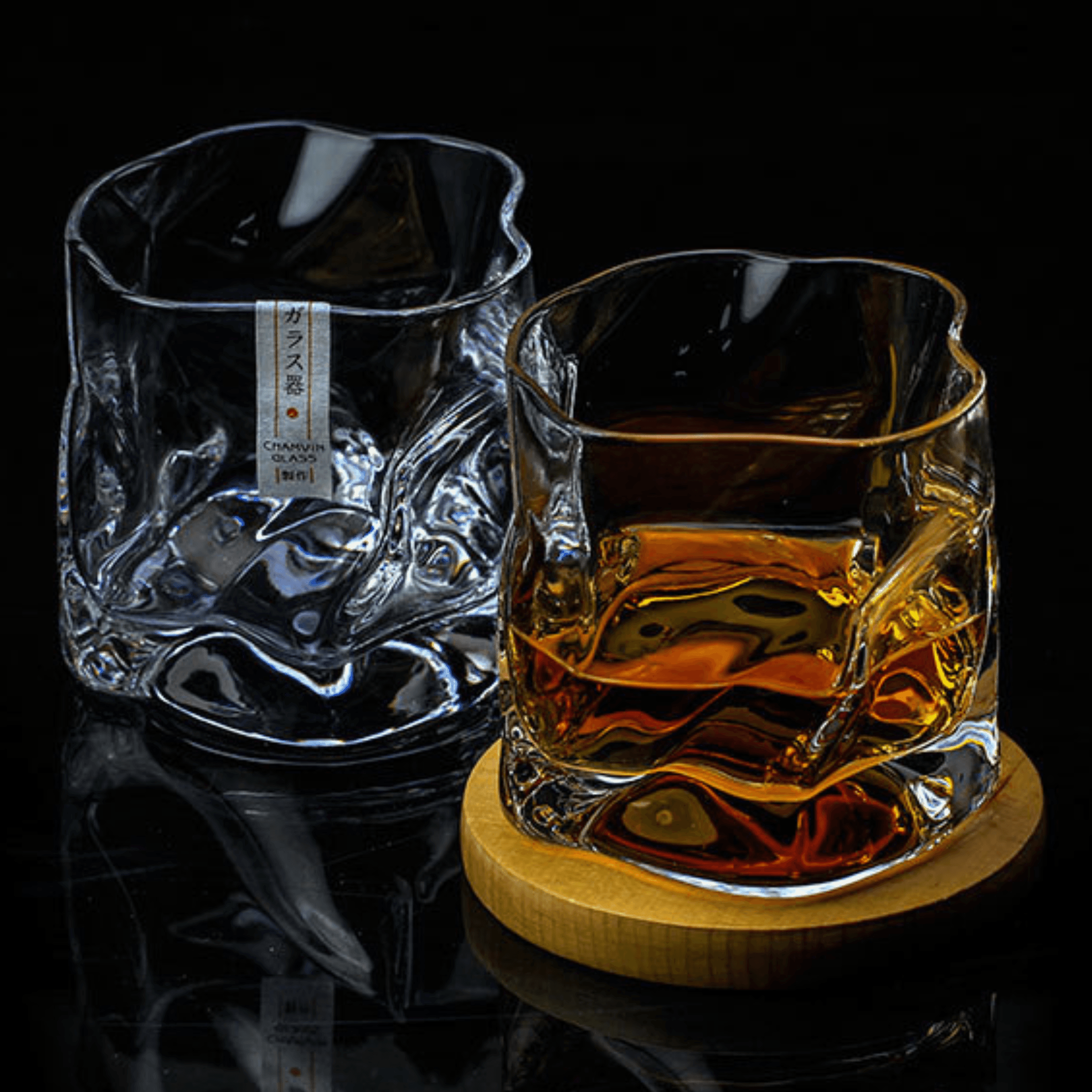 Vaso de whisky japonés Edo Kiriko con cuerpo arrugado