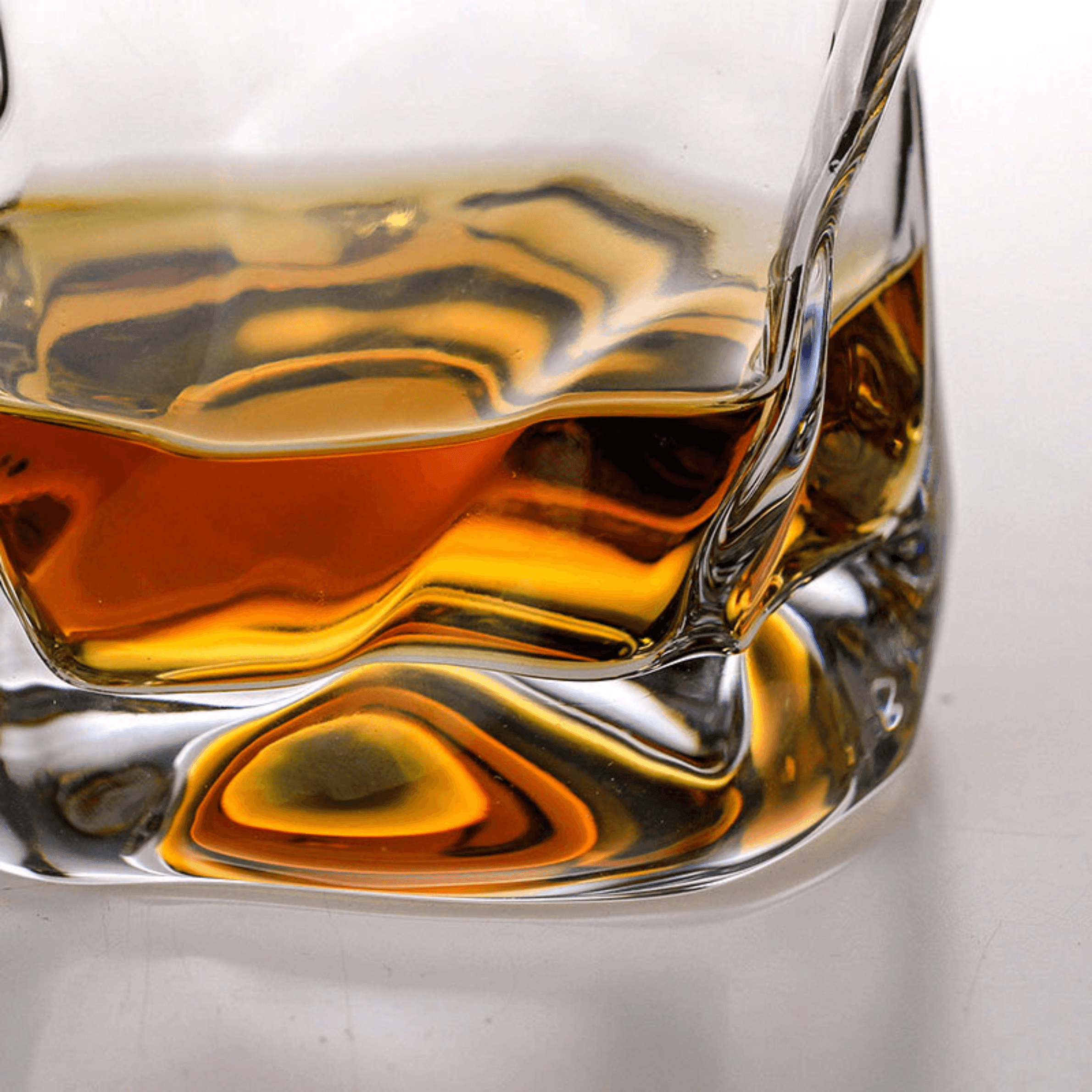 Vaso de whisky japonés Edo Kiriko con cuerpo arrugado