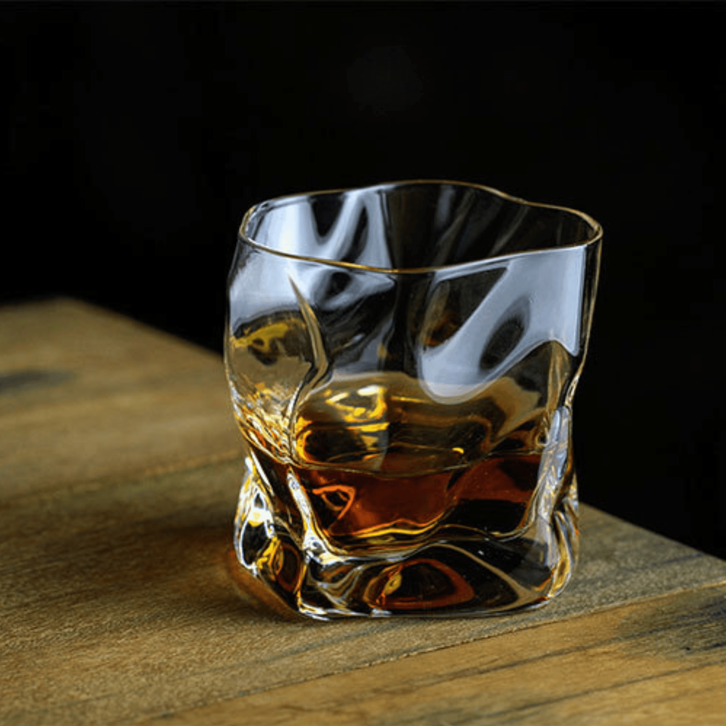 Vaso de whisky japonés Edo Kiriko con cuerpo arrugado