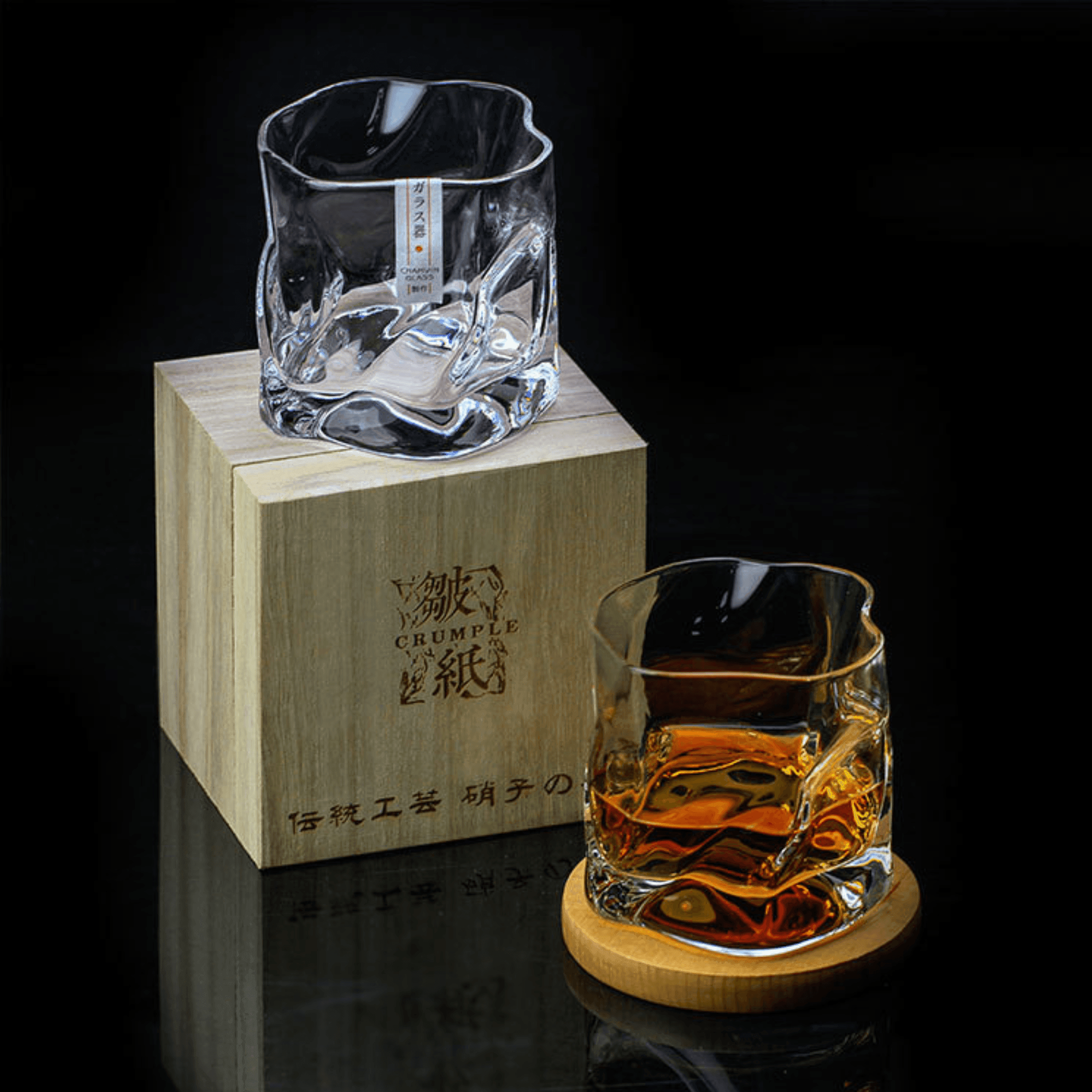 Vaso de whisky japonés Edo Kiriko con cuerpo arrugado