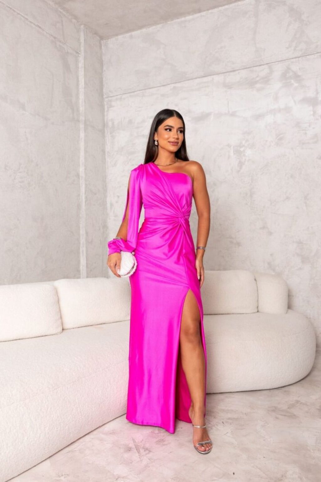 Vestido largo de un hombro con detalle de torsión para mujer