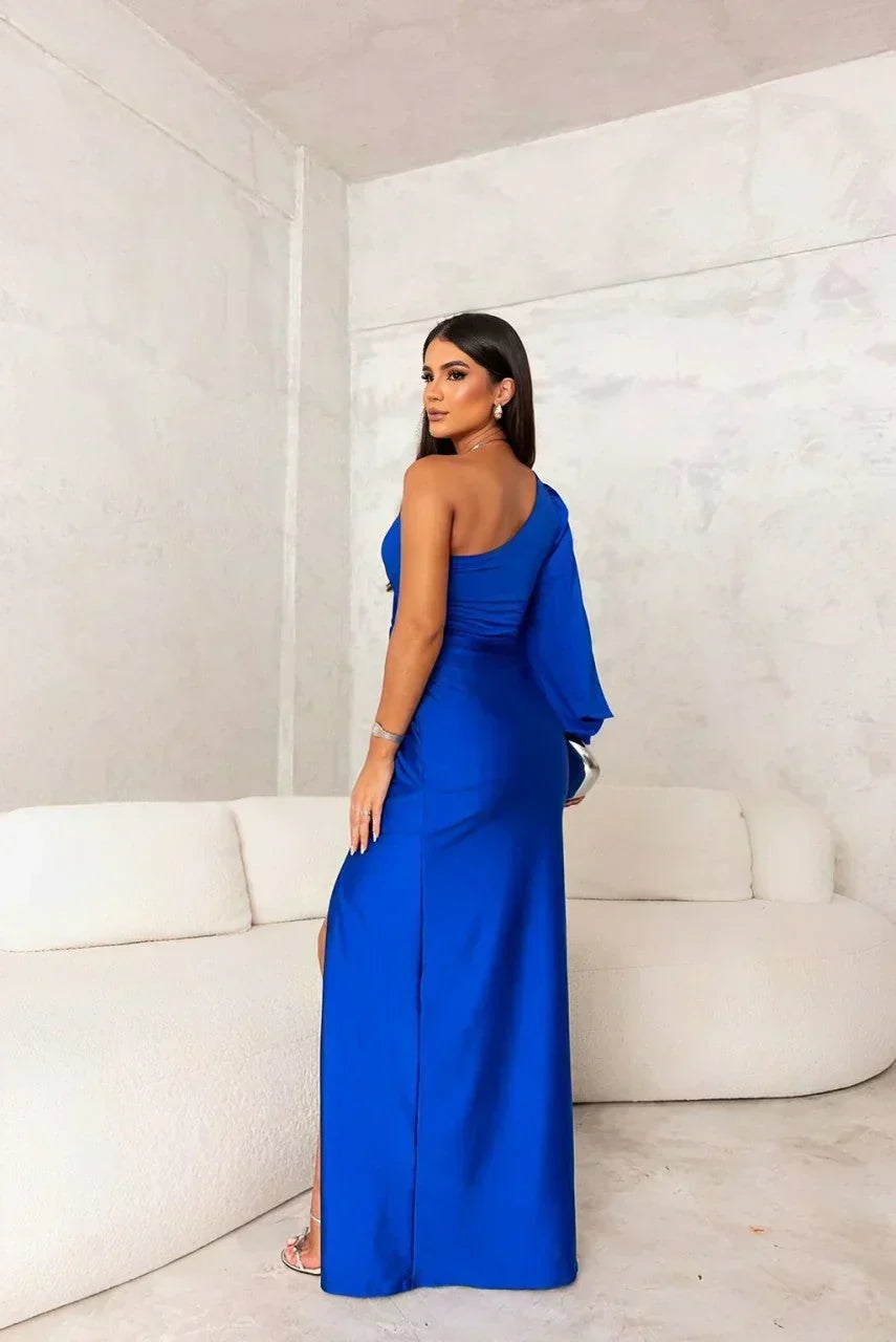 Vestido largo de un hombro con detalle de torsión para mujer