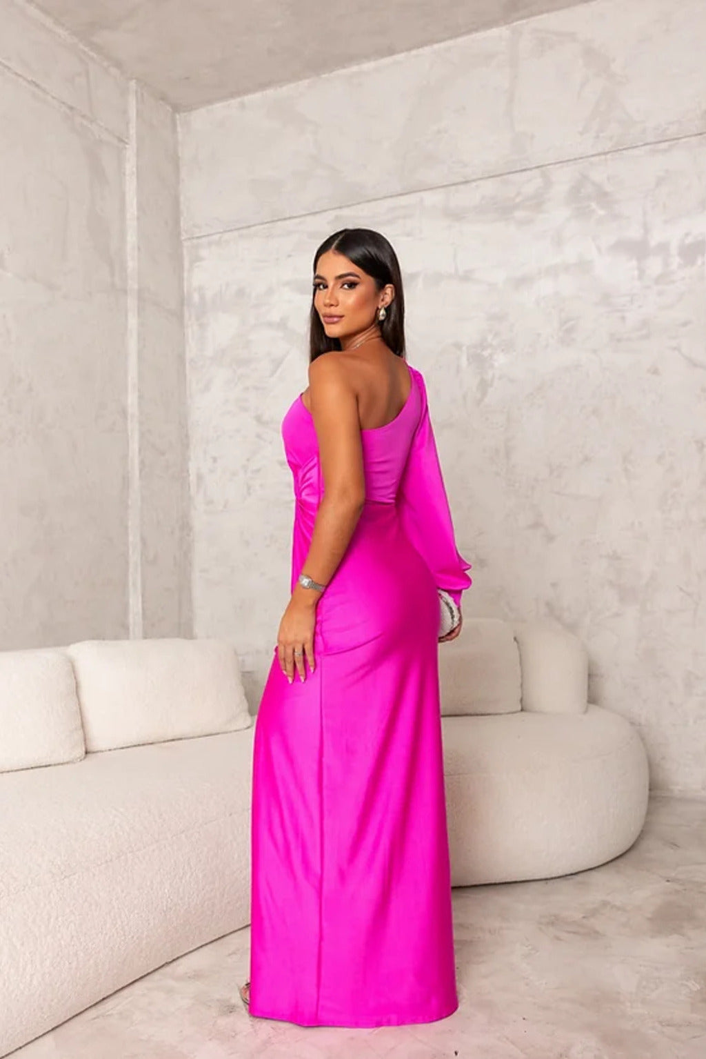 Vestido largo de un hombro con detalle de torsión para mujer