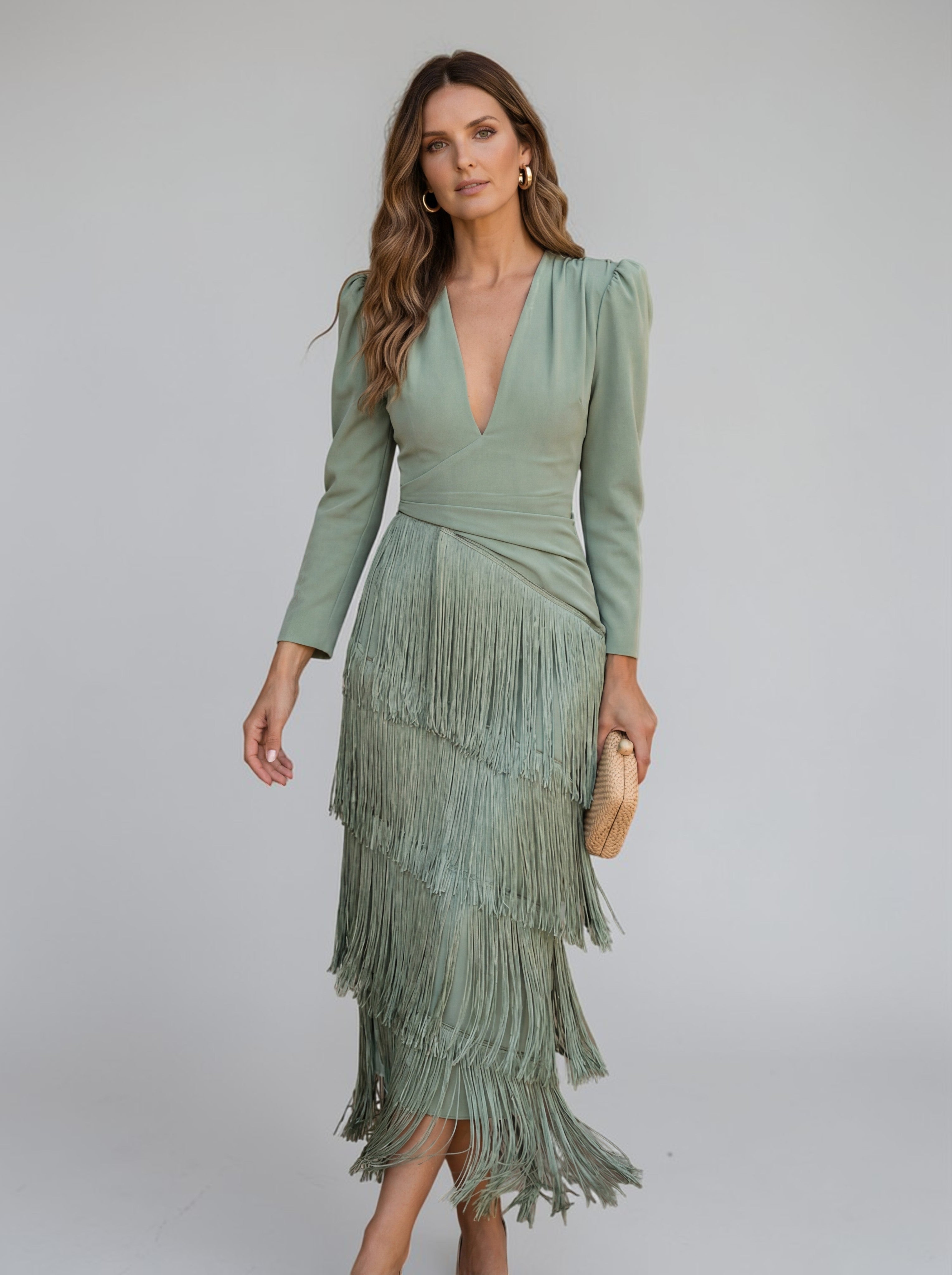 Vestido midi formal de mujer elegante con flecos escalonados