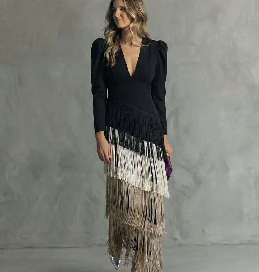Vestido midi formal de mujer elegante con flecos escalonados
