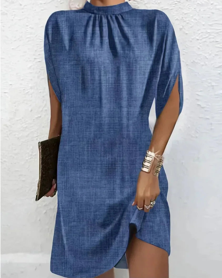 Vestido mini de mujer con cuello alto y mangas capa