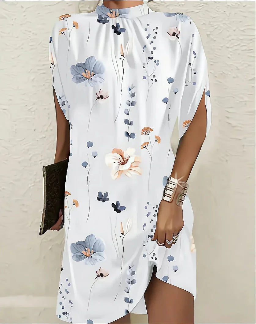 Vestido mini de mujer con cuello alto y mangas capa