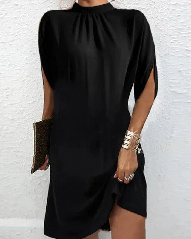 Vestido mini de mujer con cuello alto y mangas capa