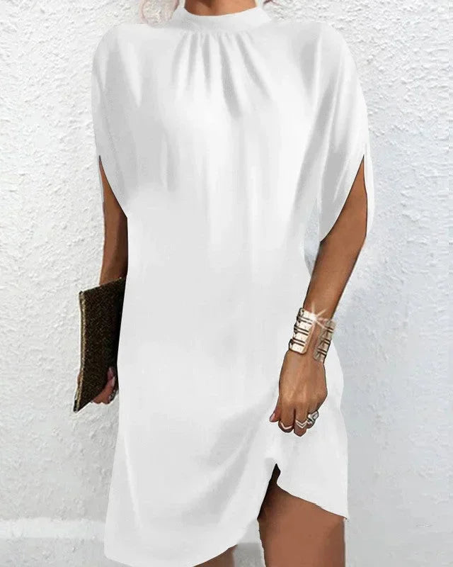 Vestido mini de mujer con cuello alto y mangas capa