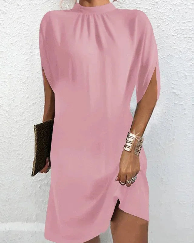 Vestido mini de mujer con cuello alto y mangas capa