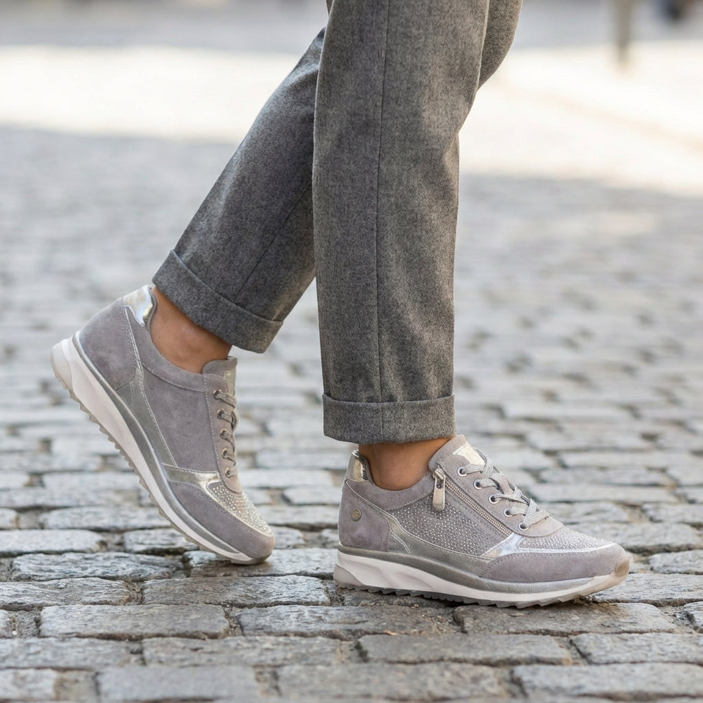 Zapatillas de ante con tachuelas y soporte