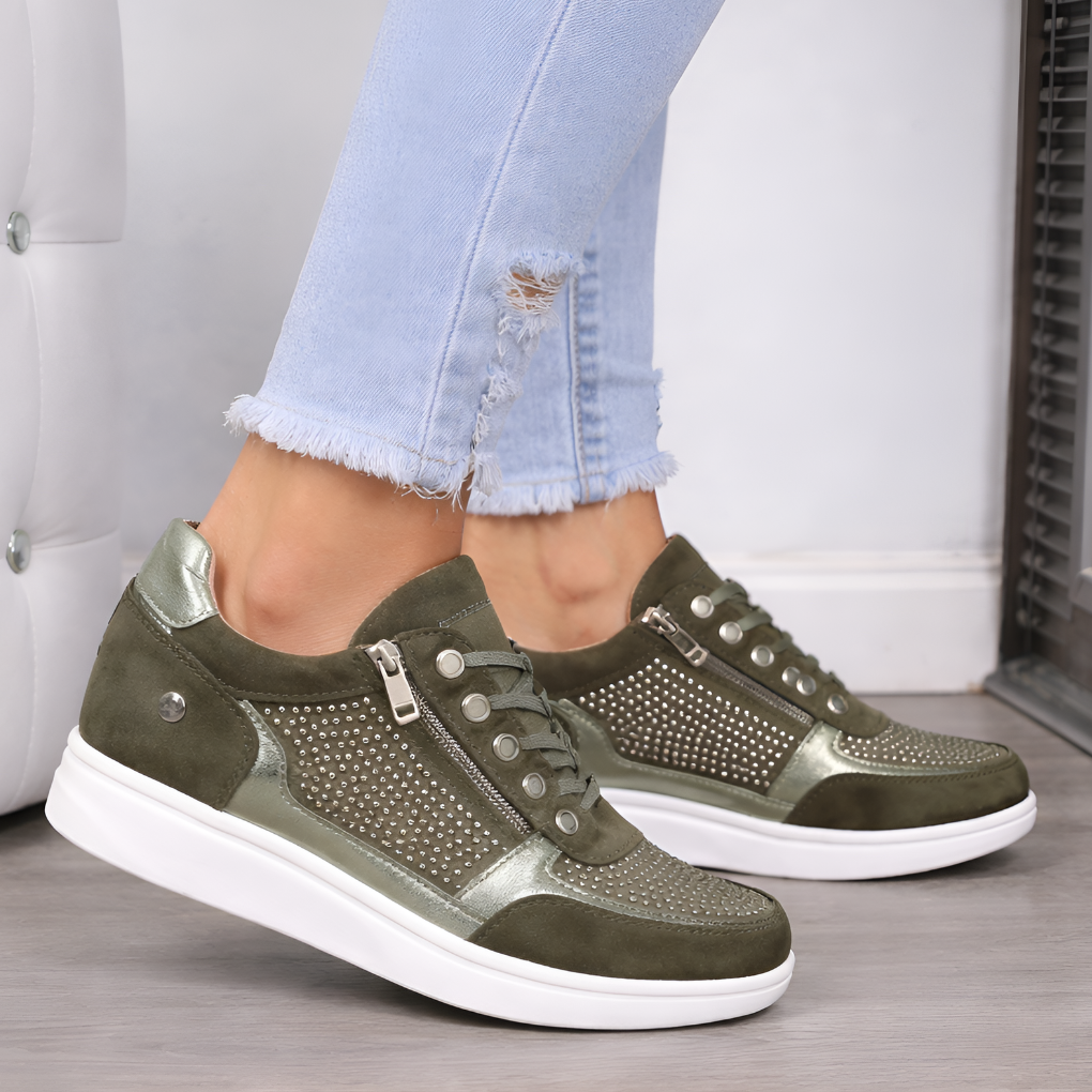Zapatillas de ante con tachuelas y soporte