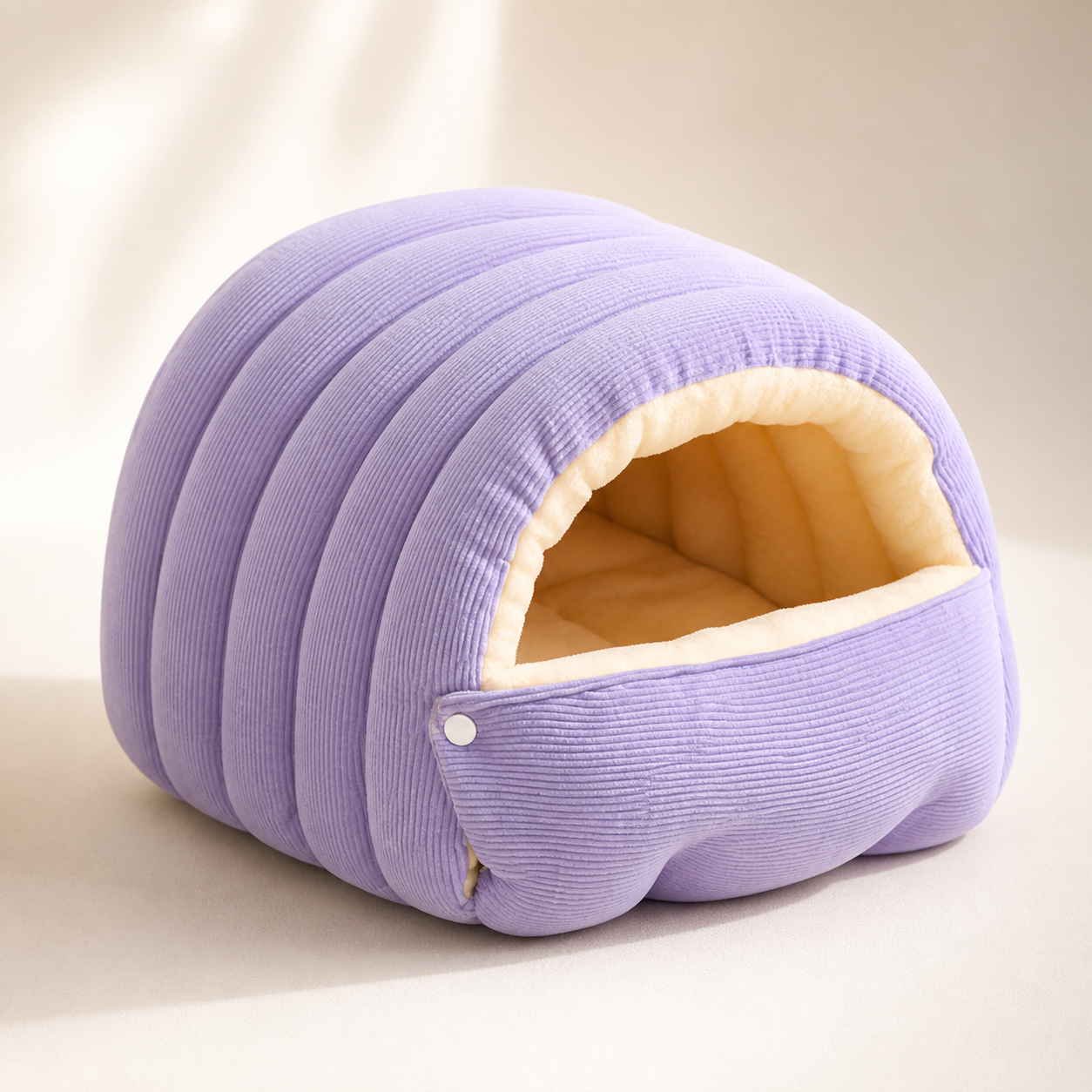 Cama cueva de felpa para mascotas con entrada semicerrada y relleno acolchado