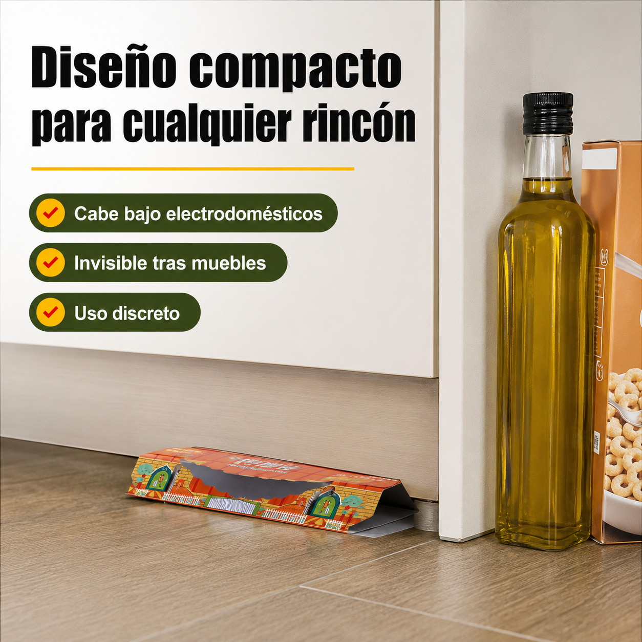 Trampa adhesiva para cucarachas colocada bajo mueble de cocina mostrando tamaño real