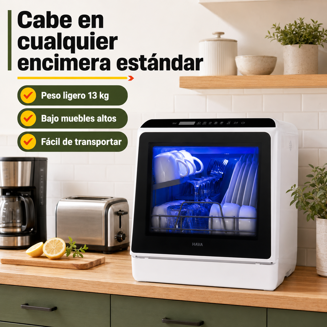 Lavavajillas R01 junto a objetos cotidianos mostrando sus dimensiones compactas de 42,8×42,5×45,8 cm