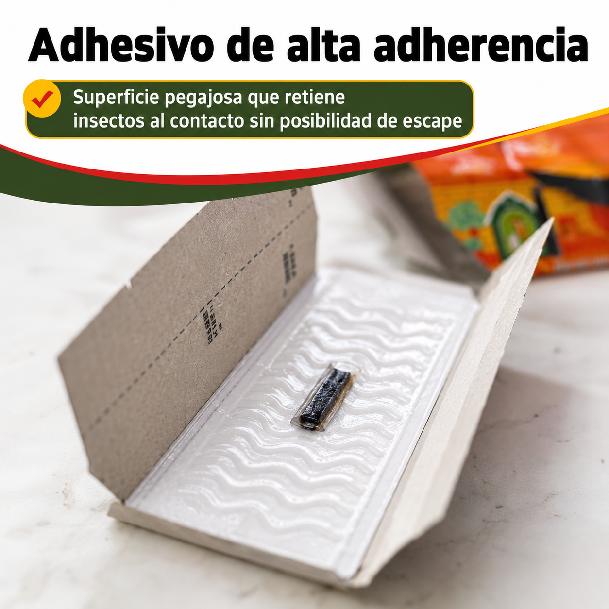 Detalle del adhesivo de alta adherencia y cebo atrayente de la trampa para cucarachas