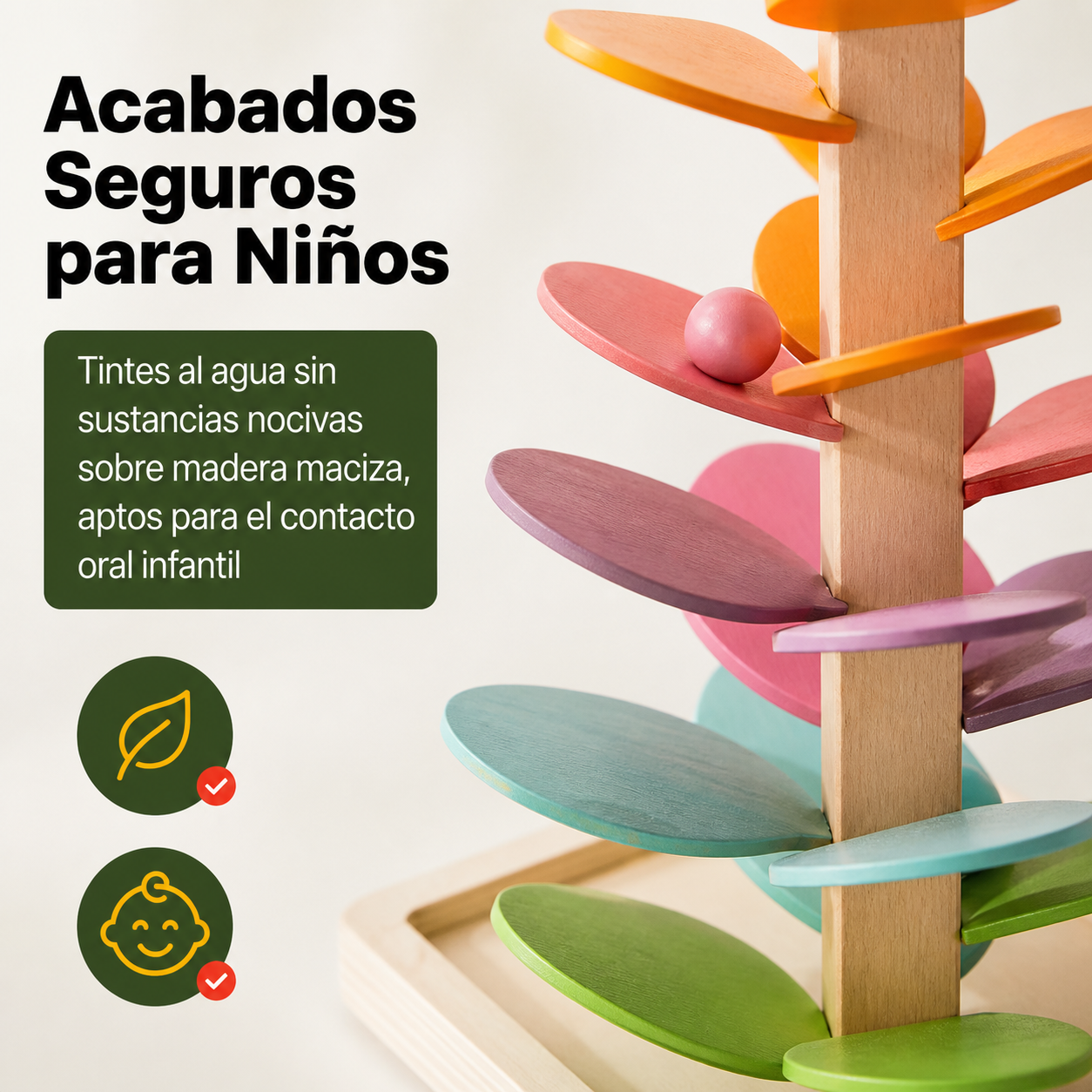 Detalle de las ramas de colores de la torre de bolas mostrando el acabado en madera natural y los tintes al agua no tóxicos