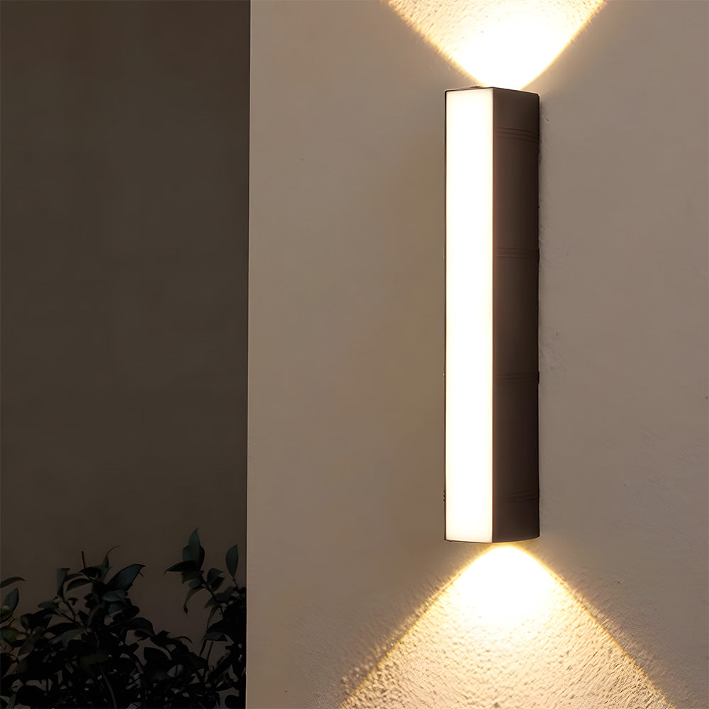Aplique de Pared Moderno para Exterior – Lámpara LED Vertical