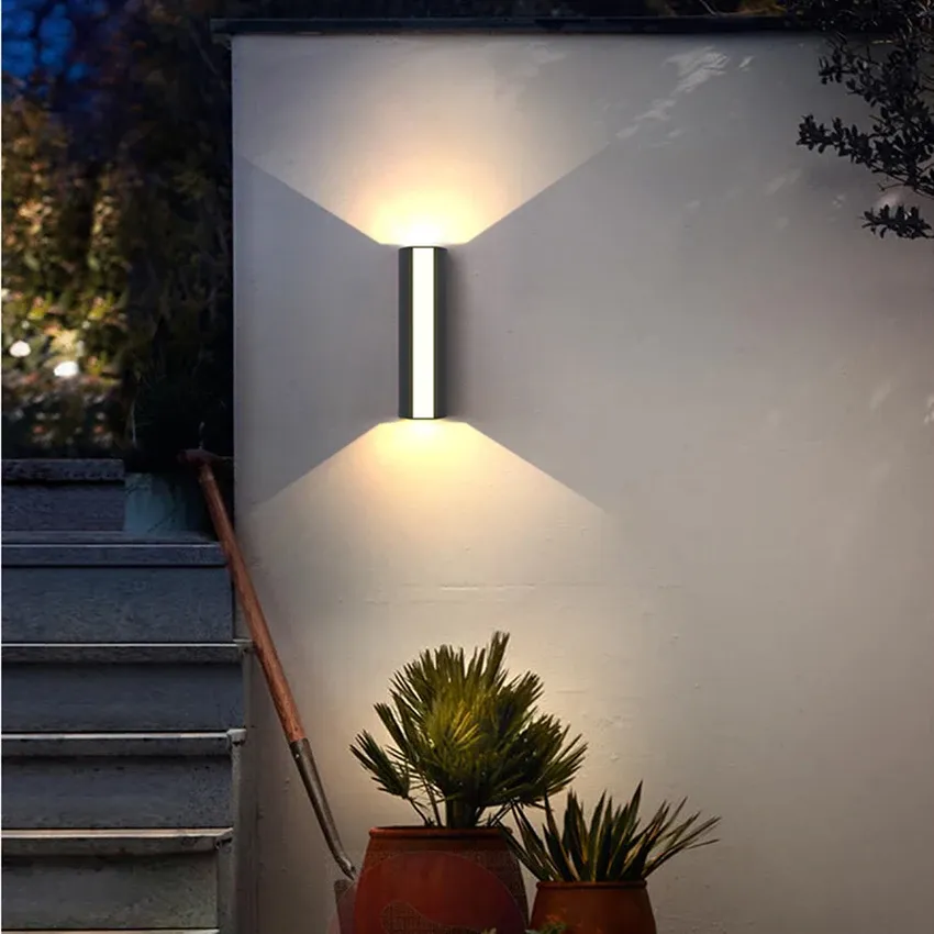 Aplique de Pared Moderno para Exterior – Lámpara LED Vertical